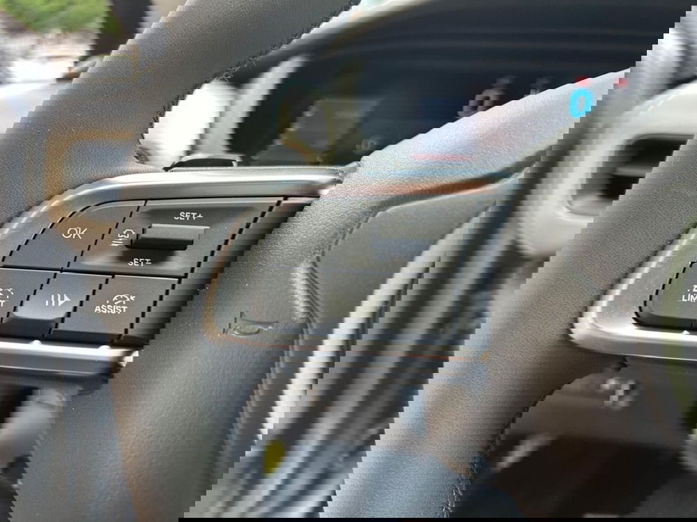 Jeep Avenger nuova a Salerno (18)