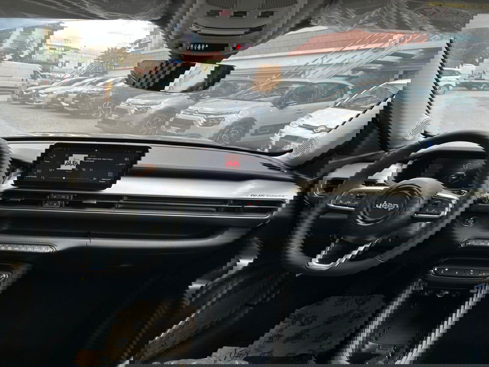 Jeep Avenger nuova a Salerno (5)