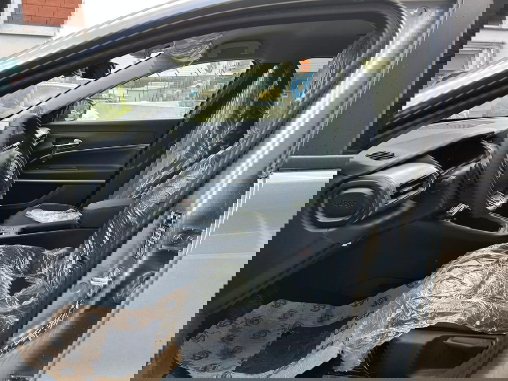 Jeep Avenger nuova a Salerno (6)