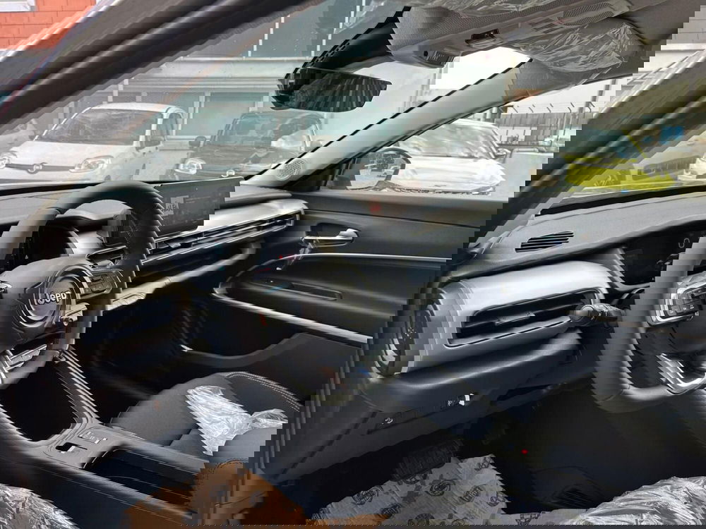 Jeep Avenger nuova a Salerno (8)