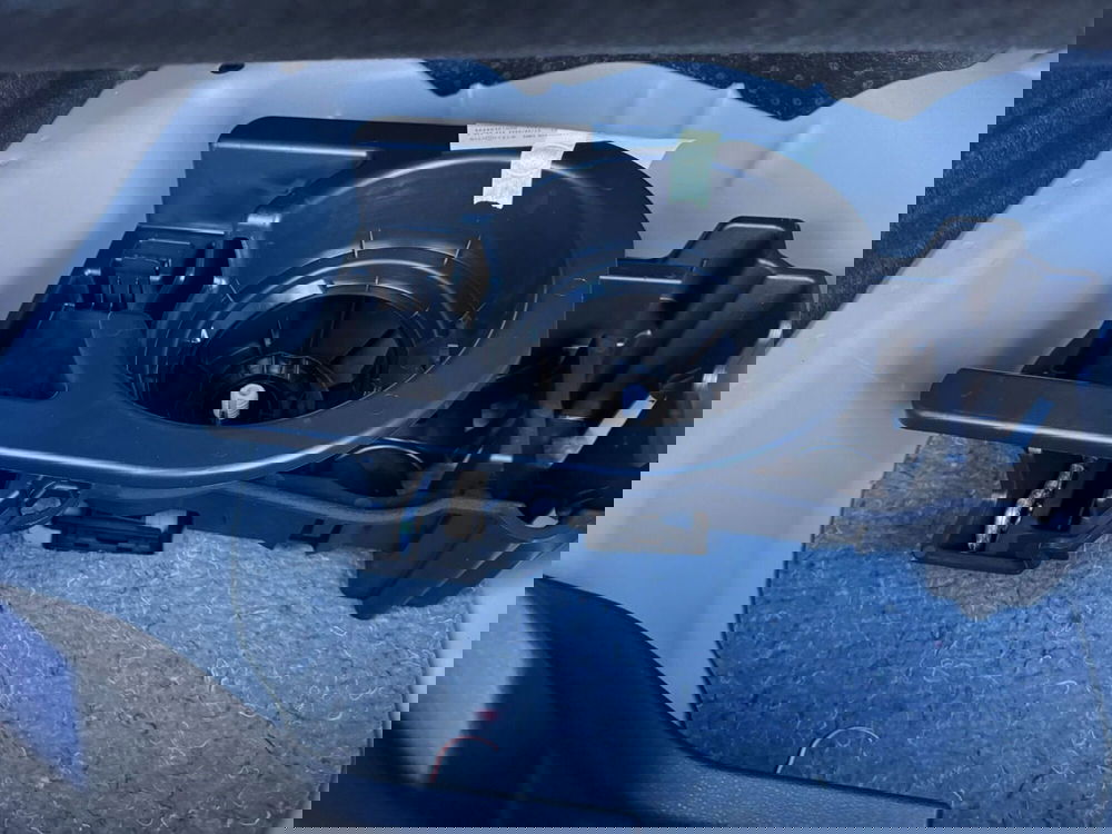 Jeep Avenger nuova a Salerno (13)