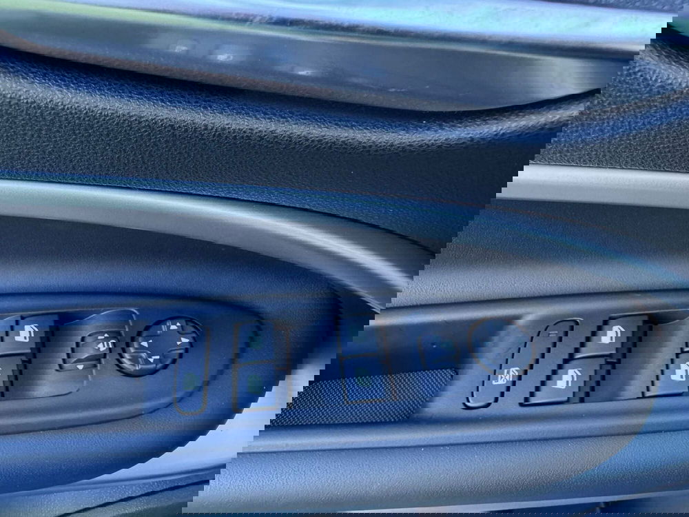 Jeep Avenger nuova a Salerno (16)