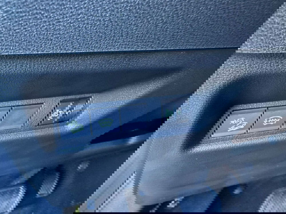 Jeep Avenger nuova a Salerno (17)