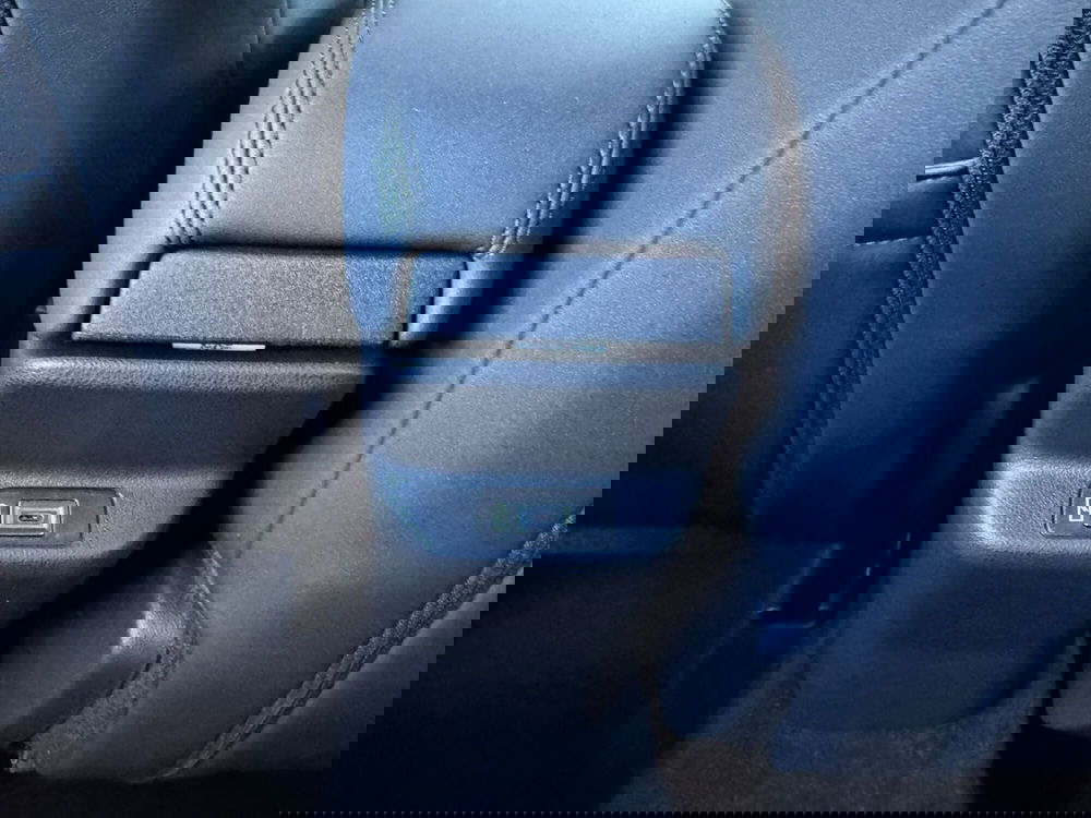 Jeep Avenger nuova a Salerno (18)