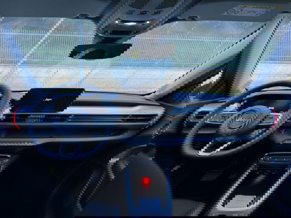 Jeep Avenger nuova a Salerno (5)