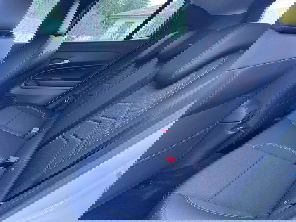 Jeep Avenger nuova a Salerno (7)