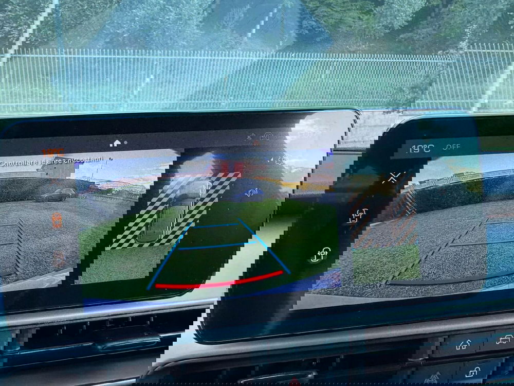 Jeep Avenger nuova a Salerno (8)