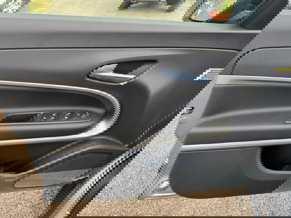 Jeep Avenger nuova a Salerno (11)