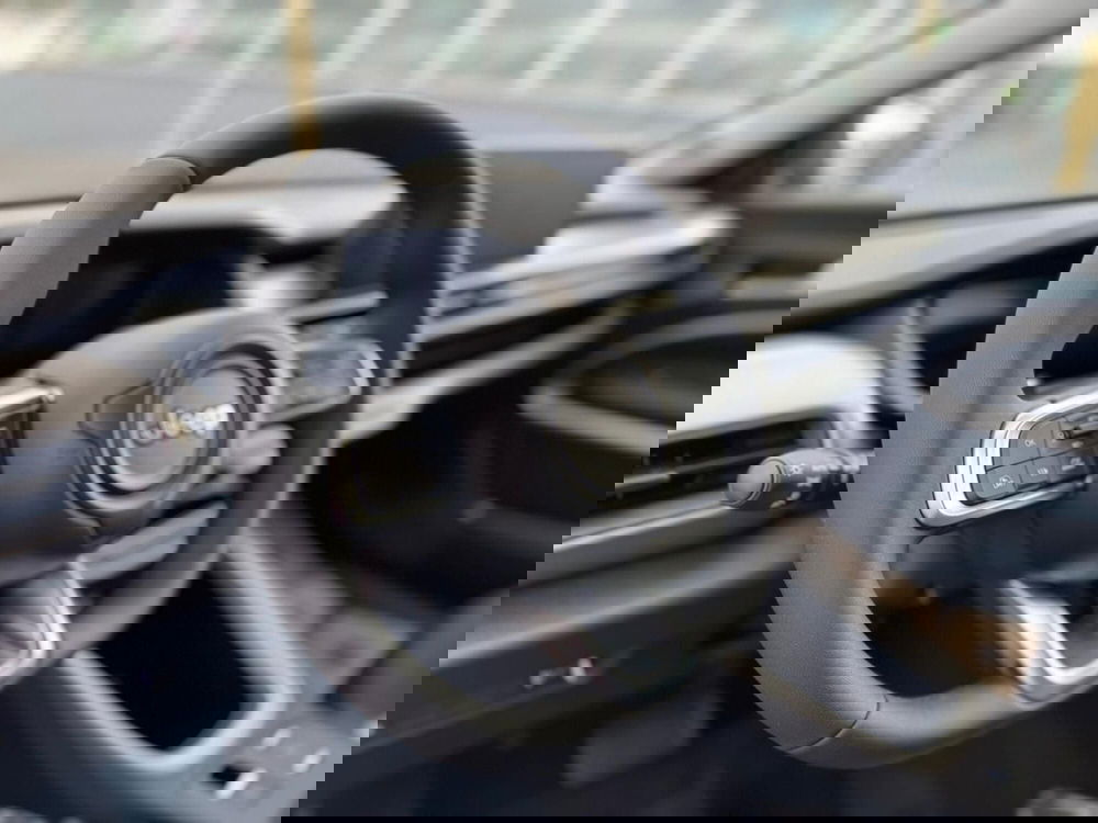 Jeep Avenger nuova a Salerno (13)