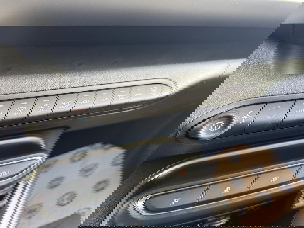 Jeep Avenger nuova a Salerno (14)