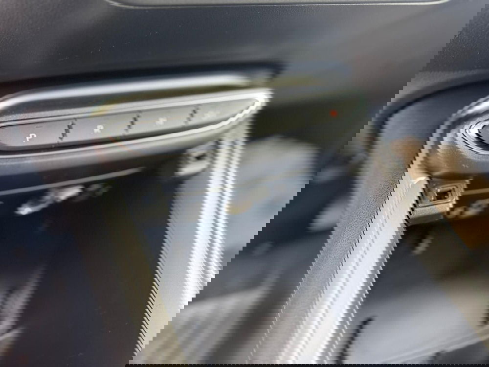 Jeep Avenger nuova a Salerno (15)