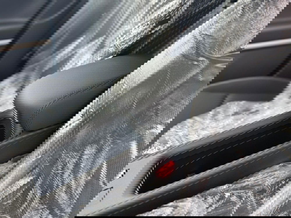 Jeep Avenger nuova a Salerno (17)