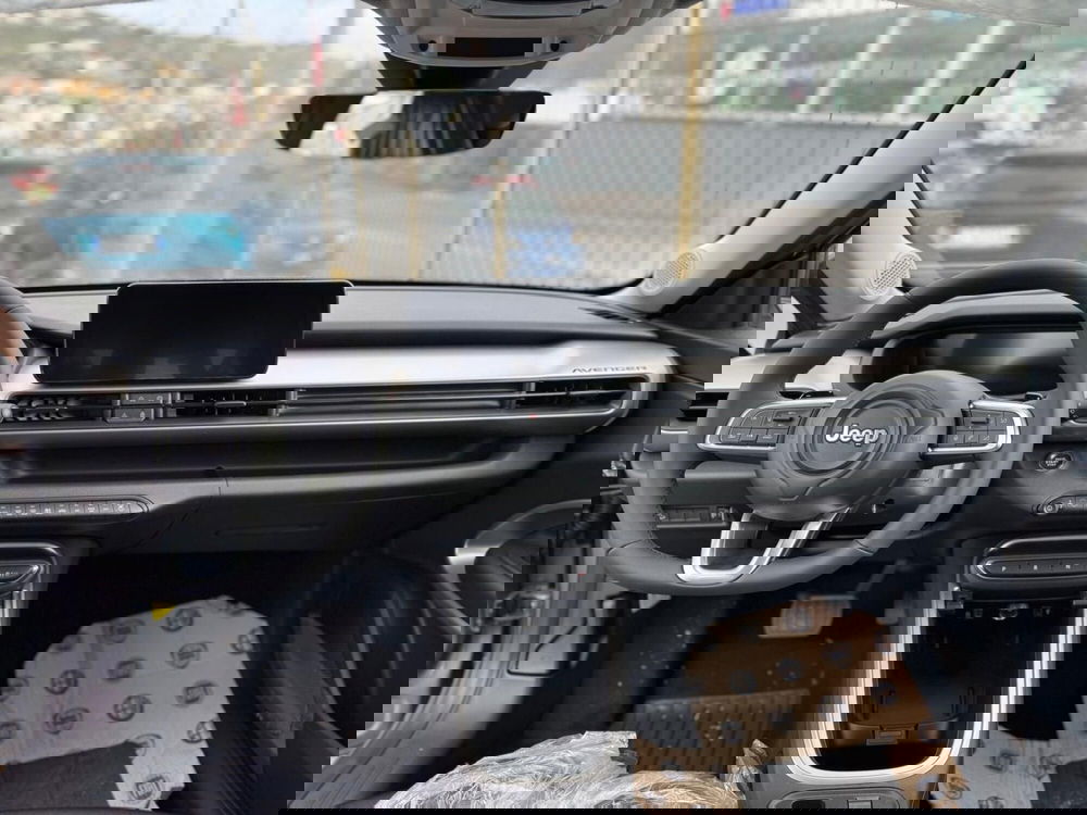 Jeep Avenger nuova a Salerno (5)