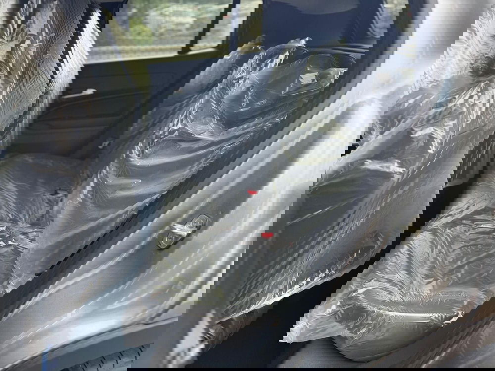 Jeep Avenger nuova a Salerno (7)