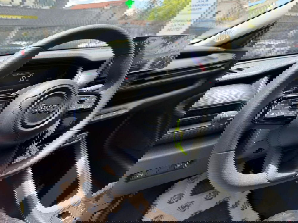 Jeep Avenger nuova a Salerno (8)