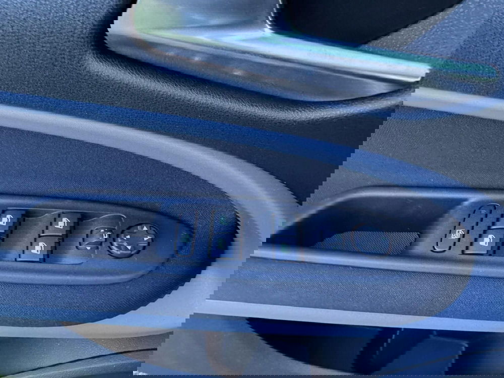 Jeep Avenger nuova a Salerno (15)