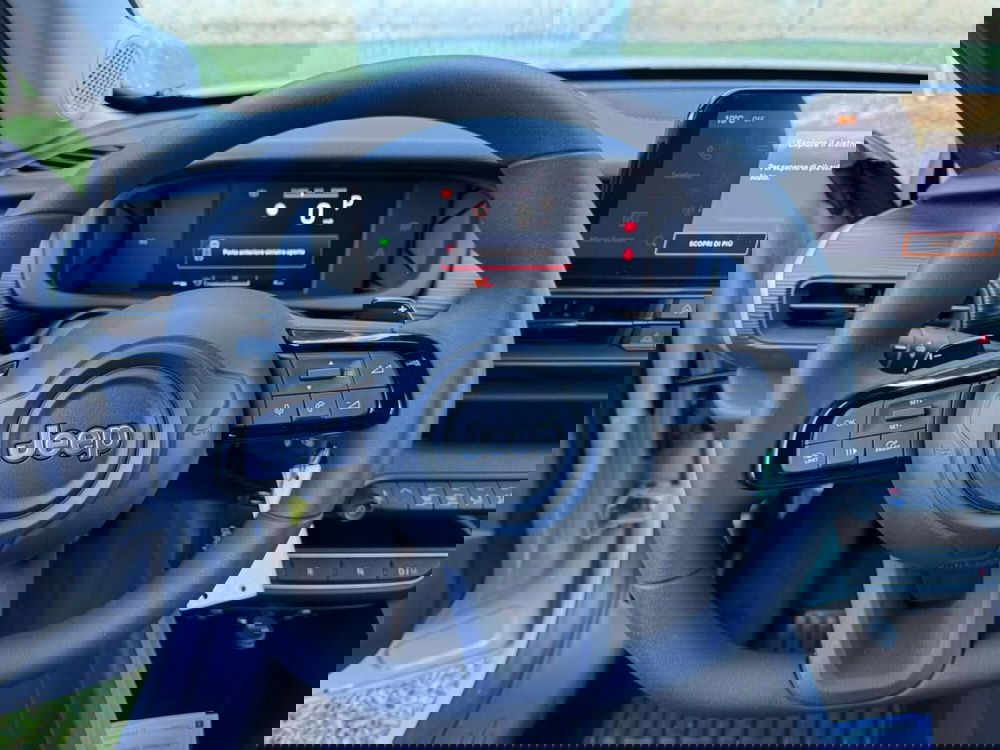 Jeep Avenger nuova a Salerno (17)