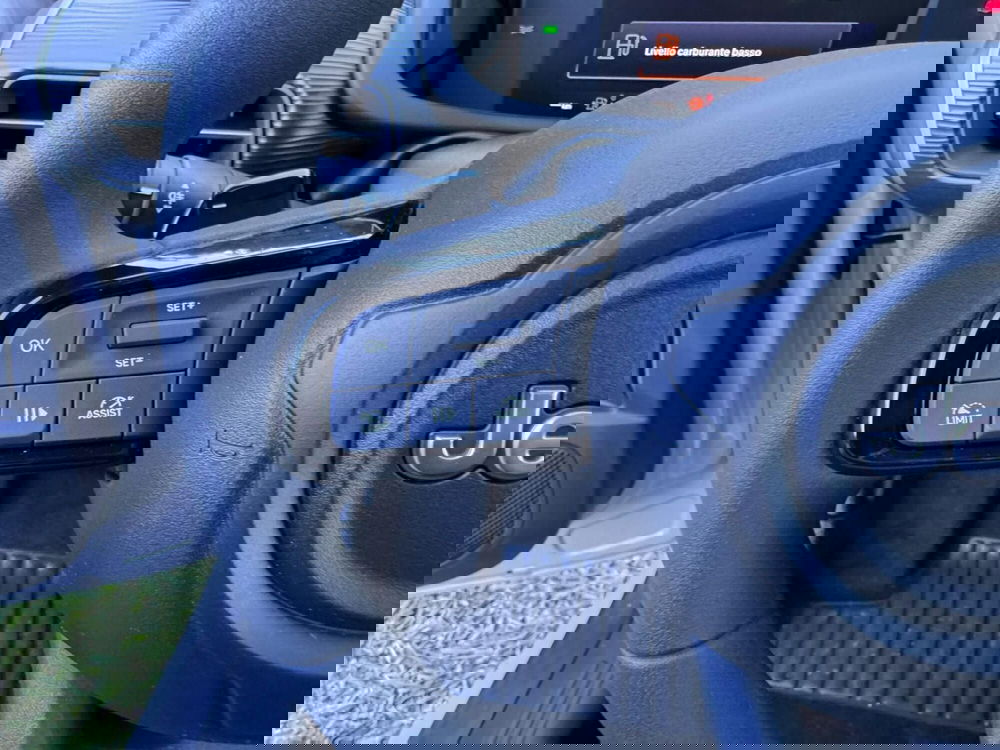 Jeep Avenger nuova a Salerno (18)