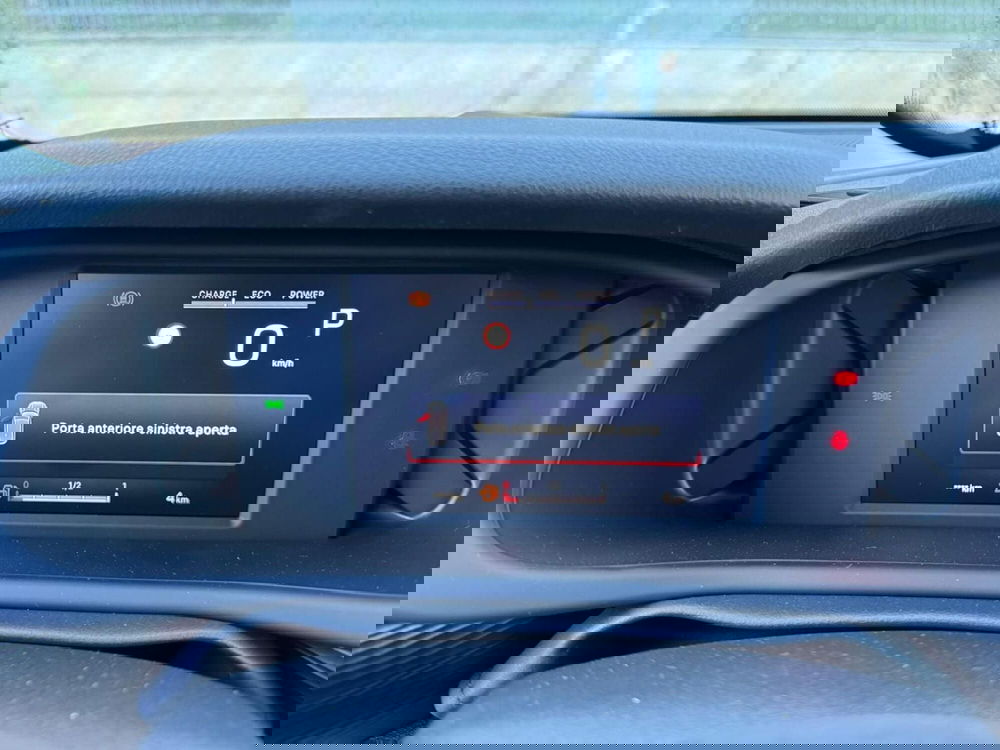 Jeep Avenger nuova a Salerno (20)