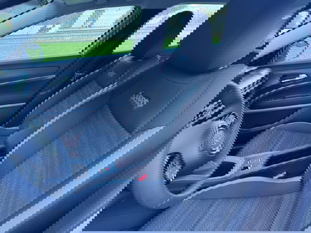 Jeep Avenger nuova a Salerno (6)