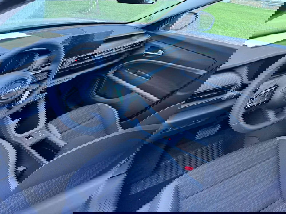 Jeep Avenger nuova a Salerno (8)