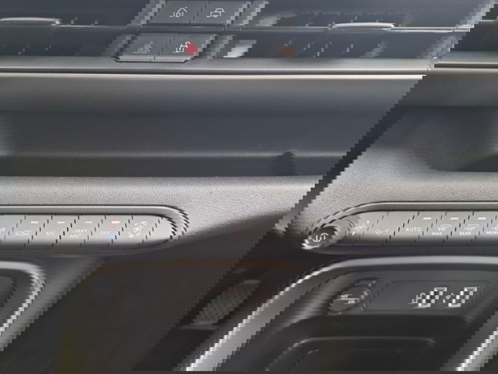 Jeep Avenger usata a Salerno (18)