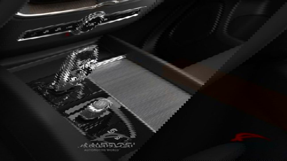 Volvo XC60 nuova a Perugia (14)