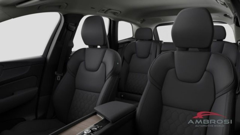 Volvo XC60 nuova a Perugia (12)