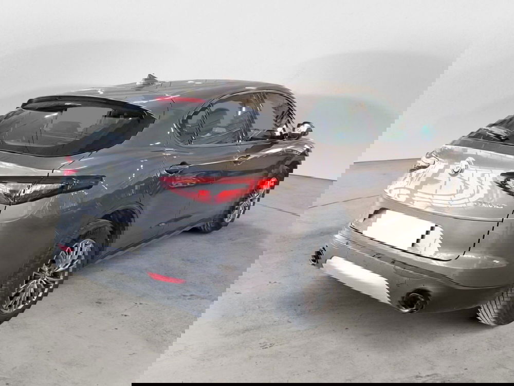 Alfa Romeo Stelvio usata a Salerno (3)