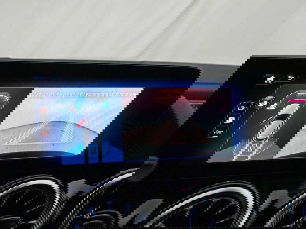 Mercedes-Benz EQA nuova a Macerata (15)