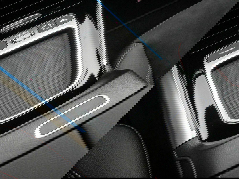 Mercedes-Benz EQA nuova a Macerata (19)