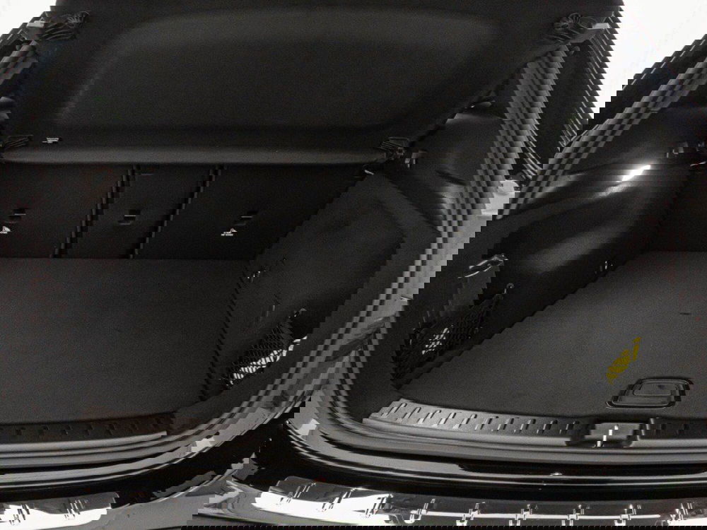 Mercedes-Benz EQA nuova a Macerata (8)