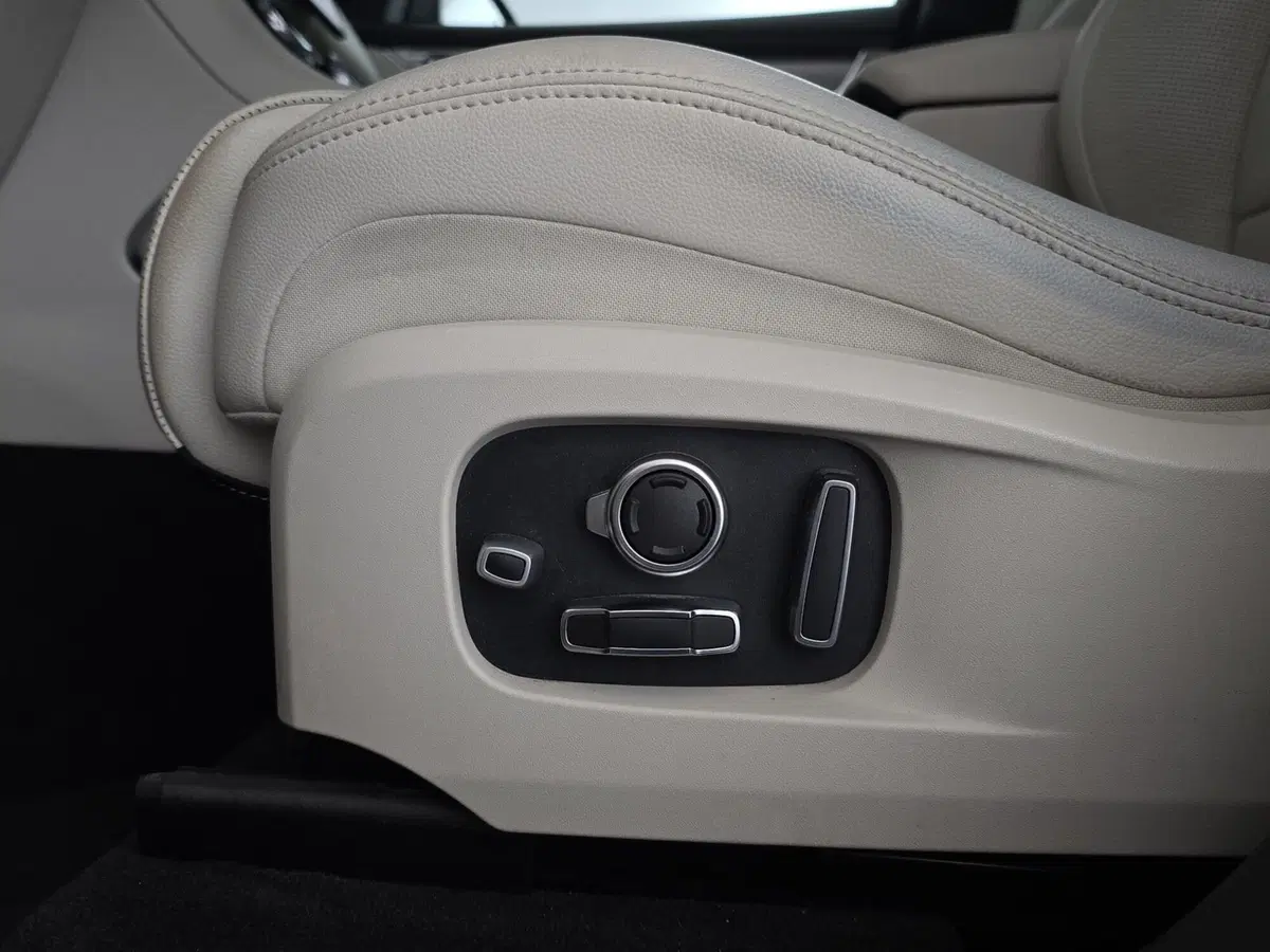 Jaguar F-Pace usata a Alessandria (18)