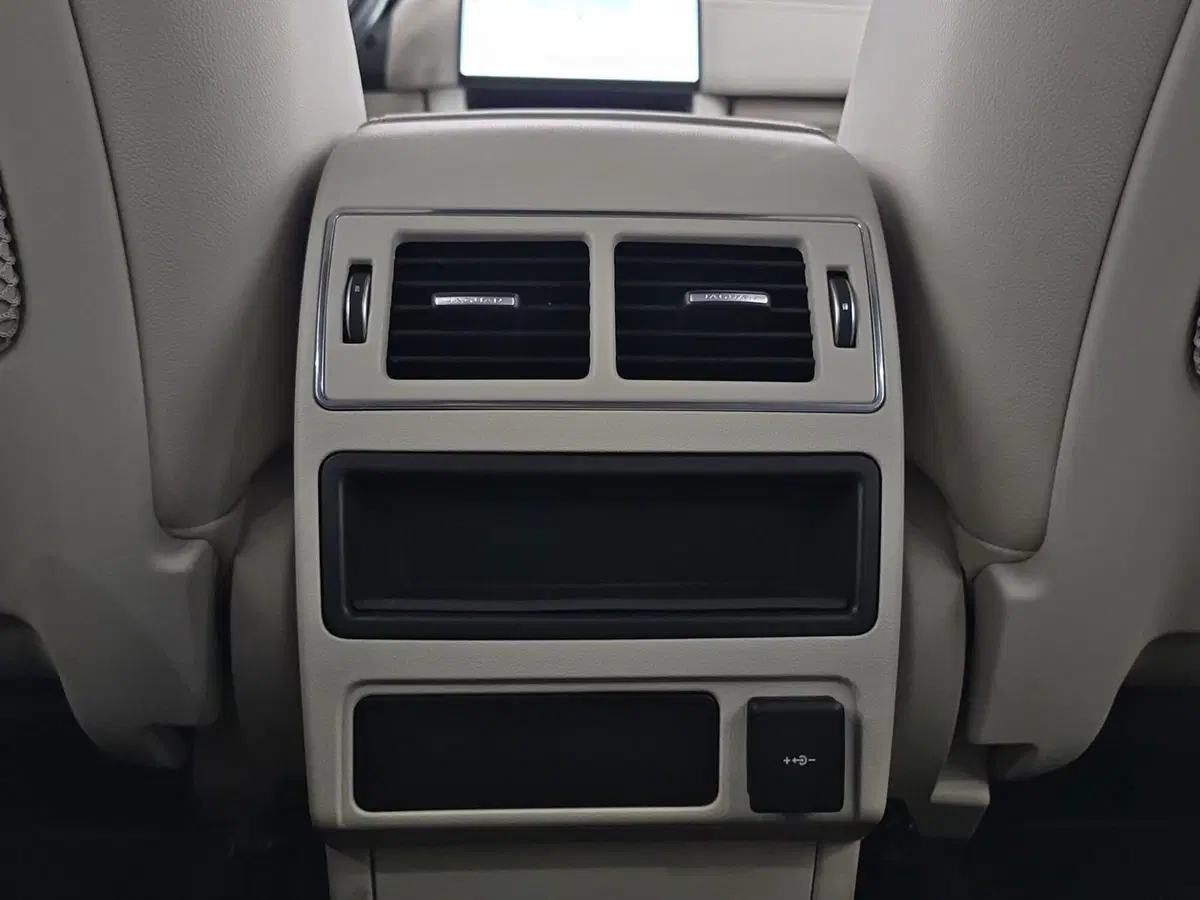 Jaguar F-Pace usata a Alessandria (20)