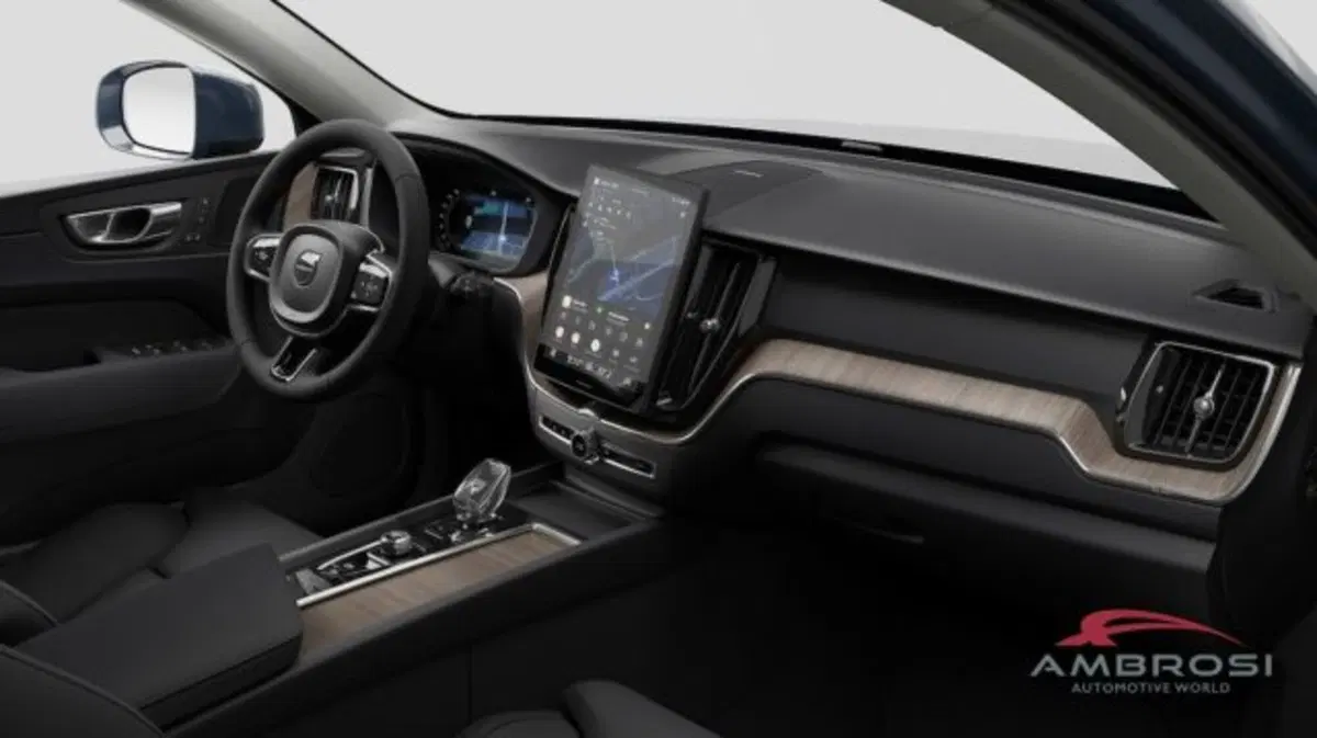 Volvo XC60 nuova a Perugia (4)