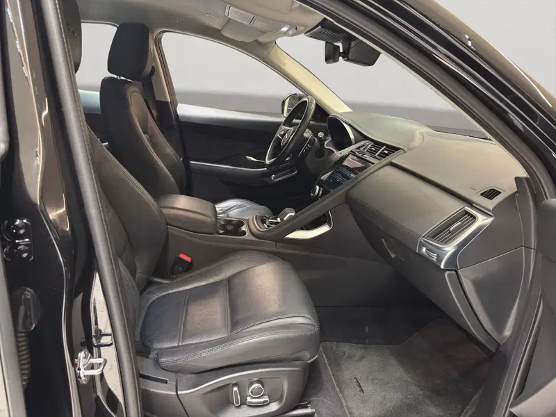 Jaguar E-Pace usata a Latina (3)