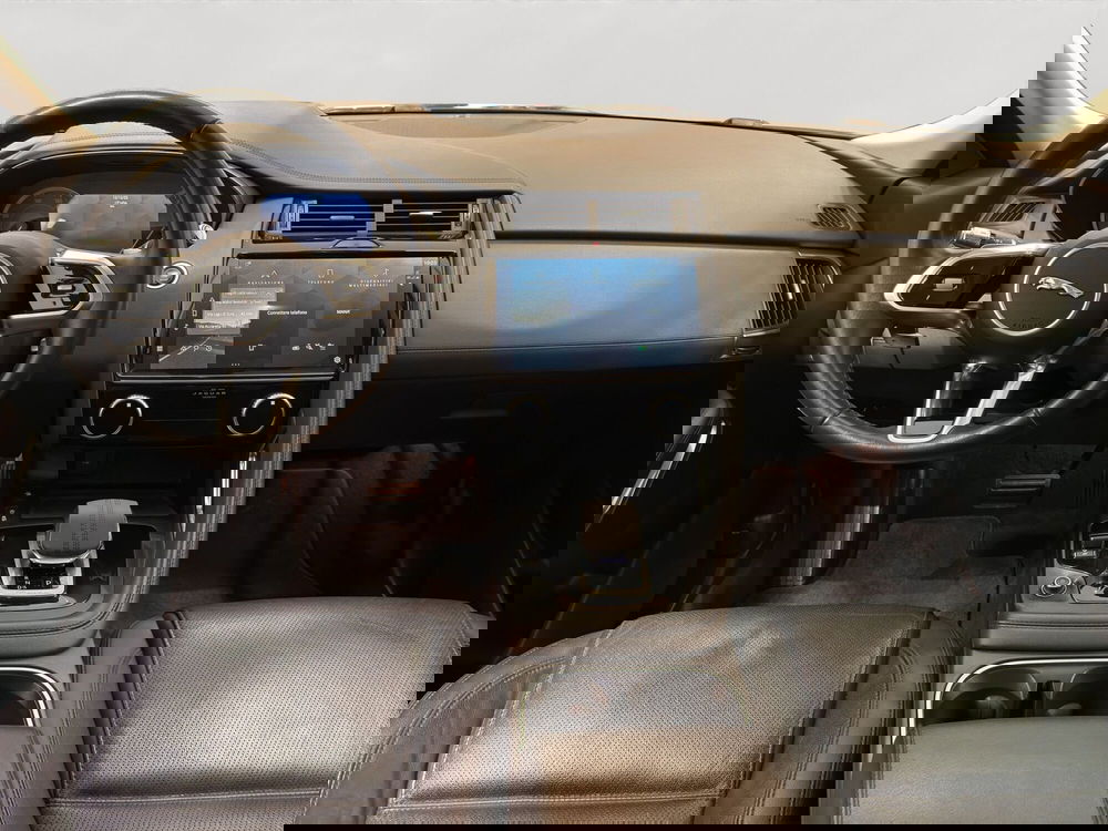 Jaguar E-Pace usata a Latina (4)