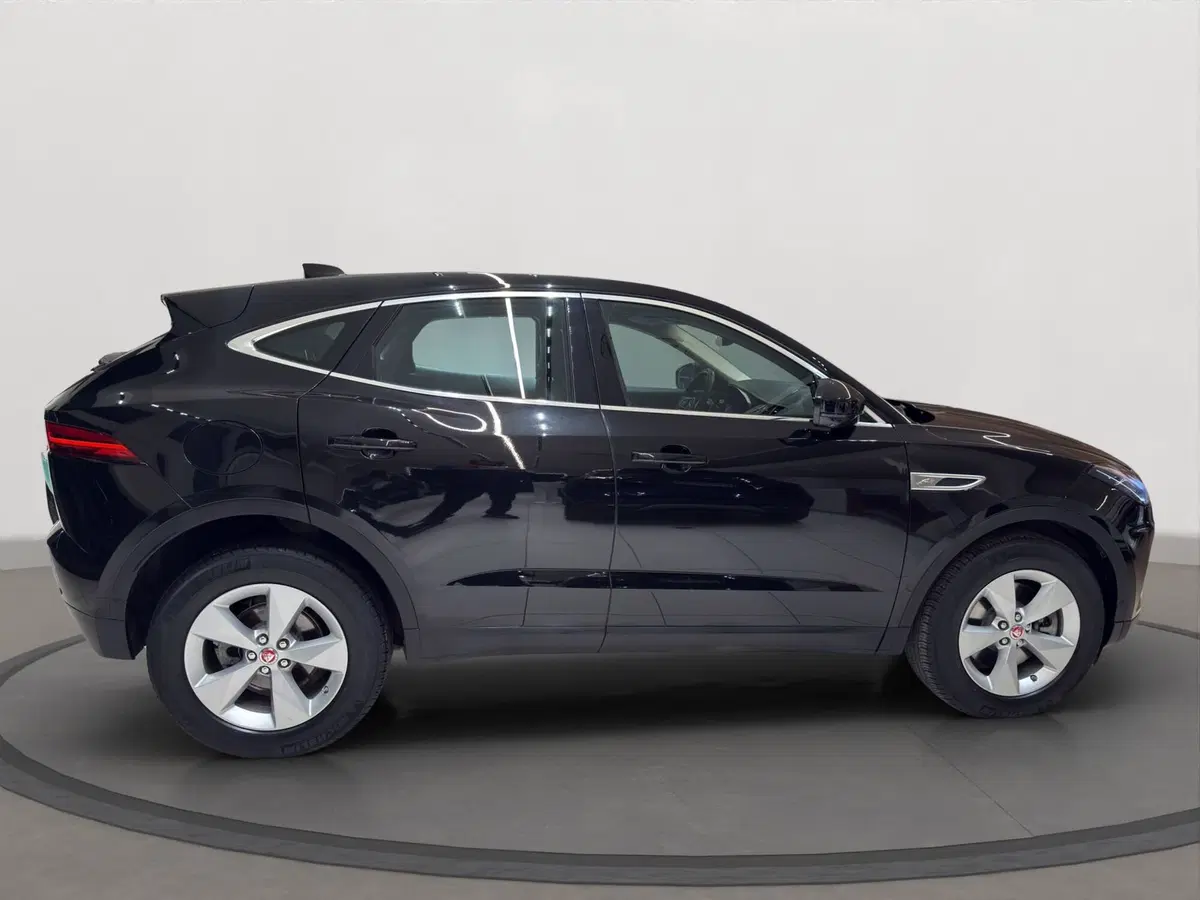 Jaguar E-Pace usata a Latina (6)
