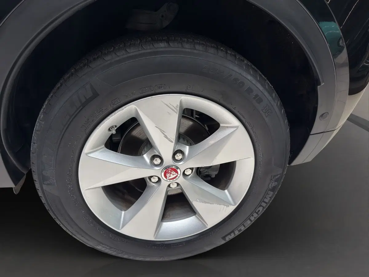 Jaguar E-Pace usata a Latina (9)