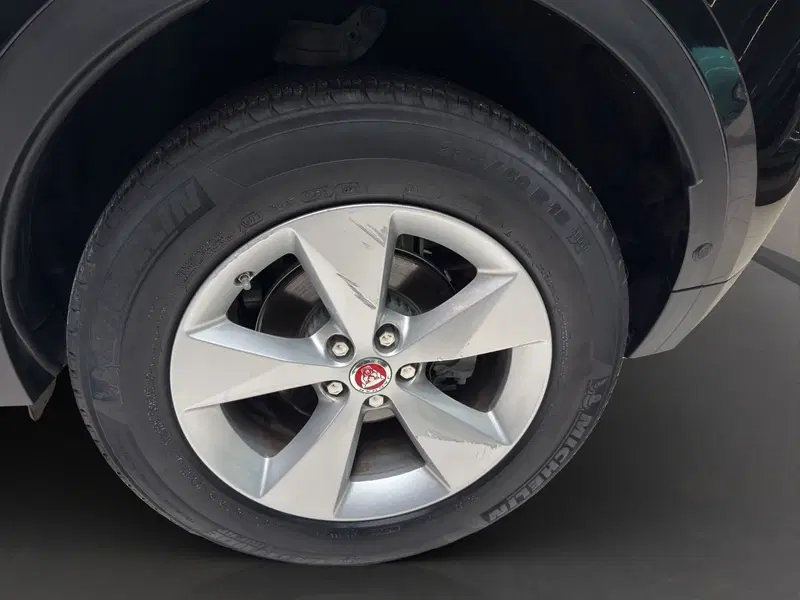 Jaguar E-Pace usata a Latina (9)