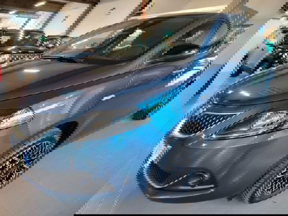 Lancia Ypsilon usata a Forlì-Cesena (12)