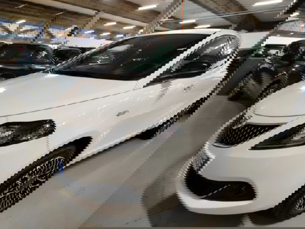 Lancia Ypsilon usata a Forlì-Cesena