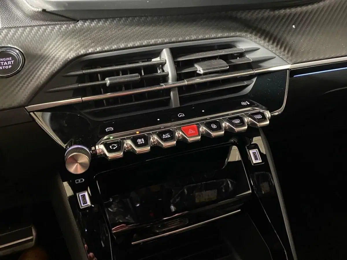 Peugeot 208 nuova a Torino (11)