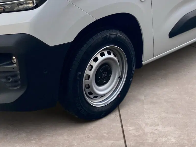 Peugeot Partner Furgone nuova a Torino (15)