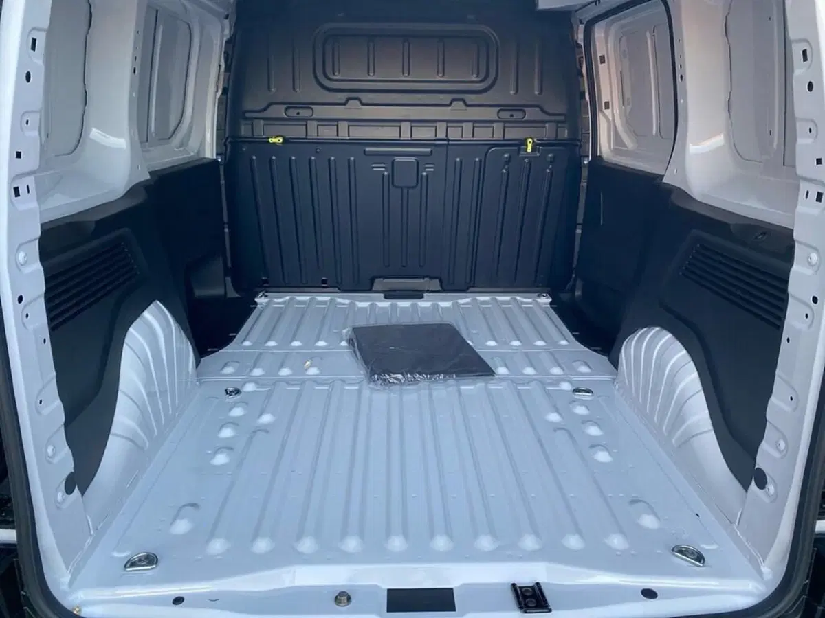 Peugeot Partner Furgone nuova a Torino (8)