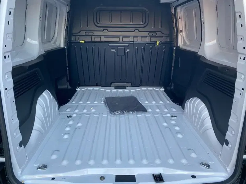 Peugeot Partner Furgone nuova a Torino (8)