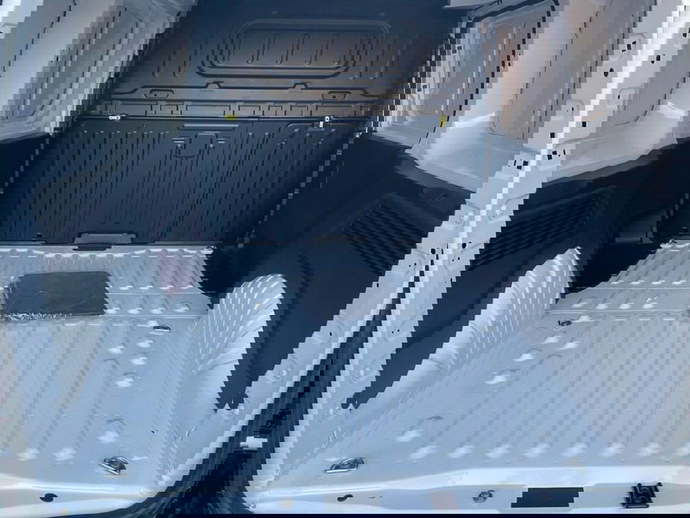 Peugeot Partner Furgone nuova a Torino (8)