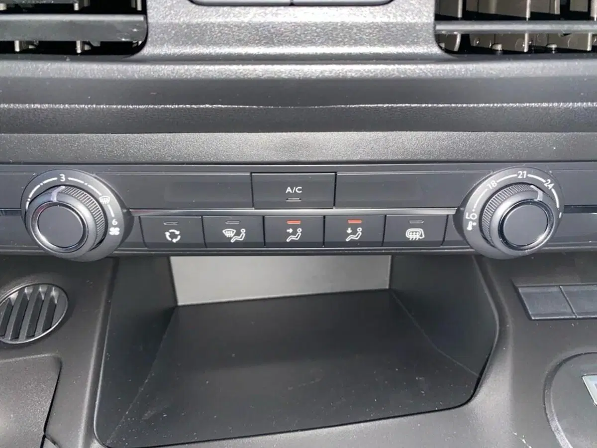 Peugeot Partner Furgone nuova a Torino (10)