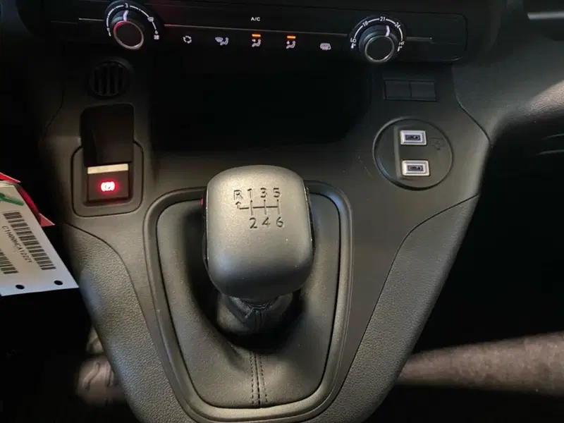 Peugeot Partner Furgone nuova a Torino (11)
