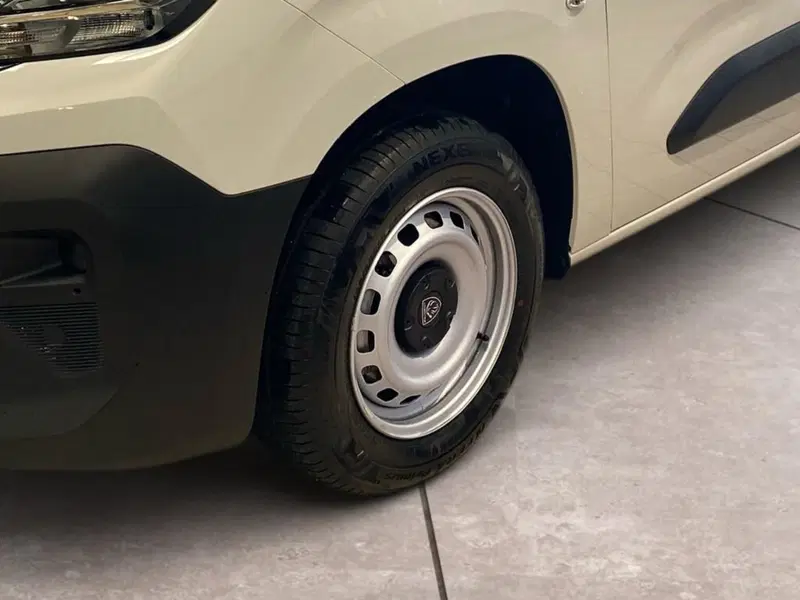 Peugeot Partner Furgone nuova a Torino (15)